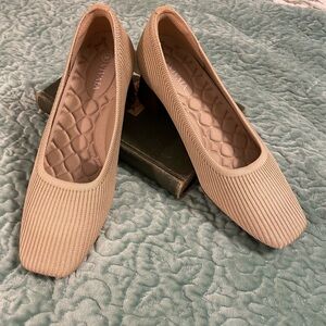 Vivaia Textured Beige Heels size 38. Like new